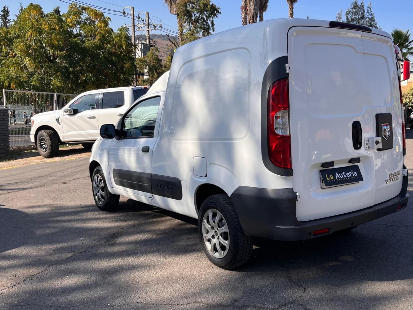 RAM VAN 700 2021 - Foto 3 de 12