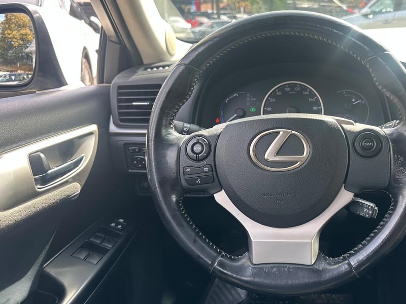 Lexus CT200H 2018 - Imagen 13 de 20