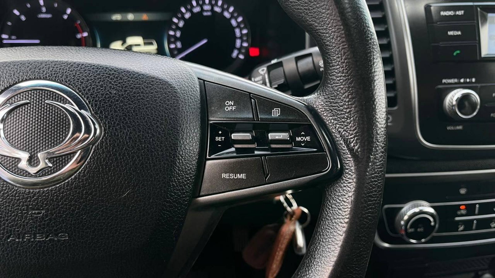 SSANGYONG NEW GRAND MUSSO GLX 2.2 AUT 2022 - Imagen 10 de 14
