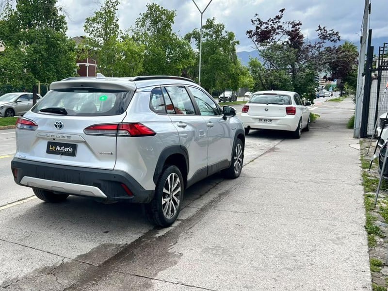 Toyota COROLLA CROSS 2023 - Imagen 3 de 20