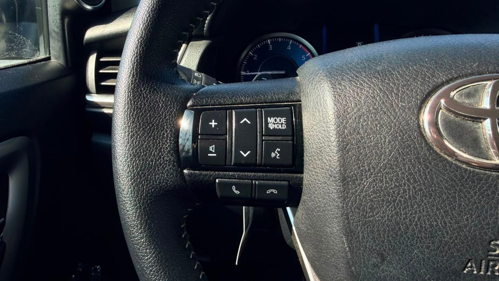 Toyota NEW FORTUNER SRX TDI 4X4 2.8 AUT 2022 - Imagen 18 de 20