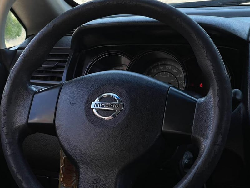 Nissan TIIDA 2012 - Imagen 8 de 15