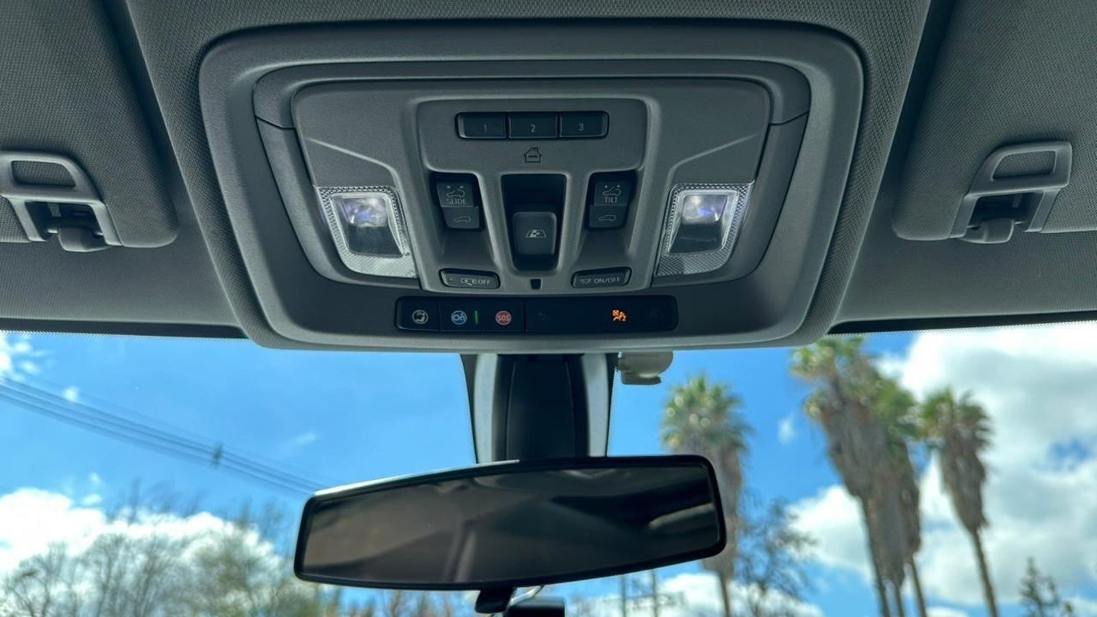 Chevrolet SILVERADO 5.3L DOBLE CAB 4P AT 2021 - Imagen 14 de 20