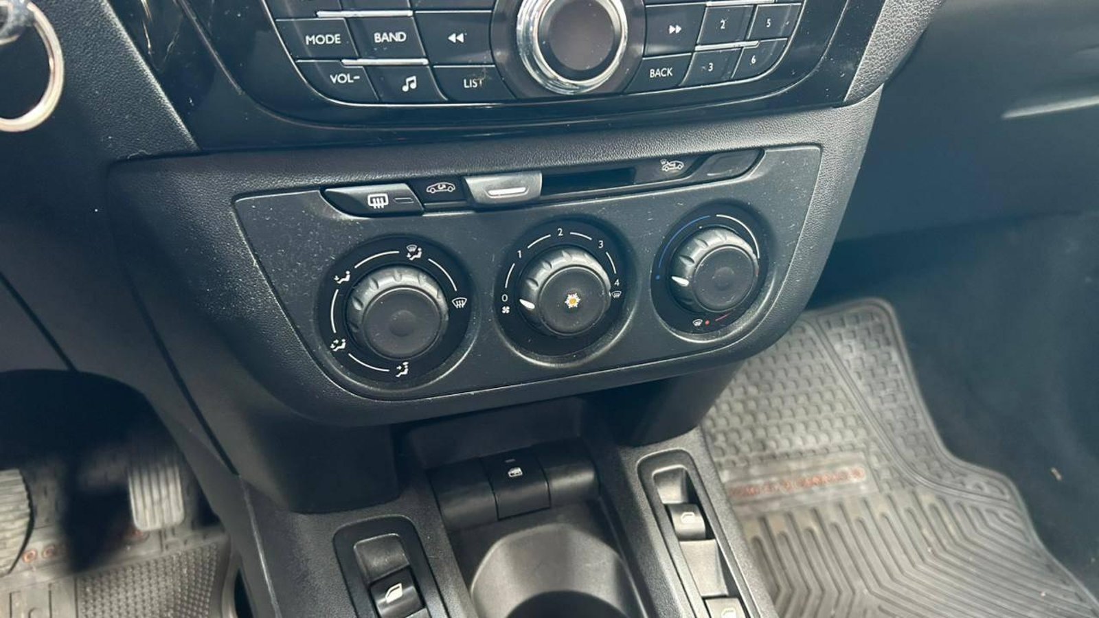 Peugeot 301 VTI 2018 - Imagen 13 de 18