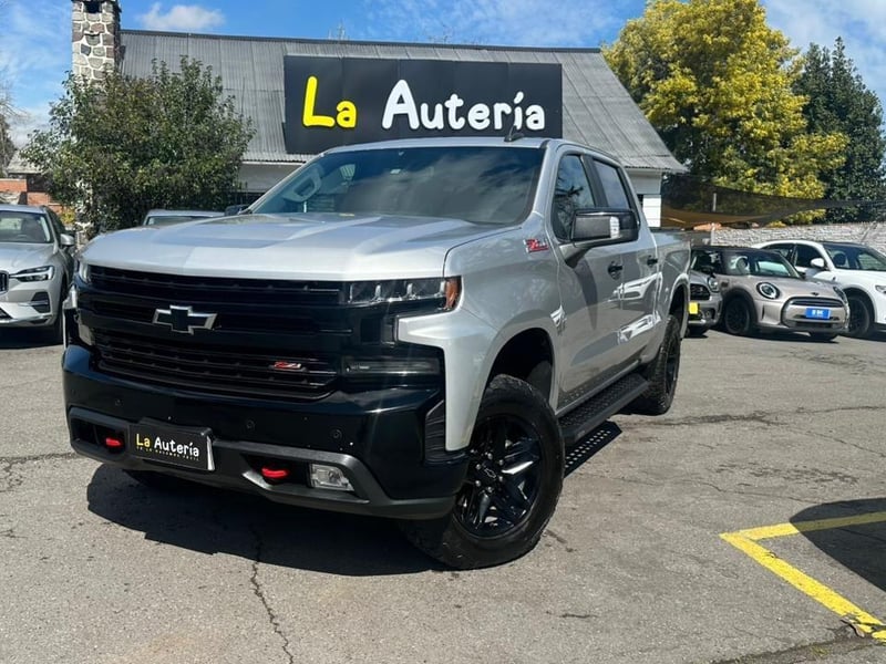 Chevrolet SILVERADO 5.3L DOBLE CAB 4P AT 2021