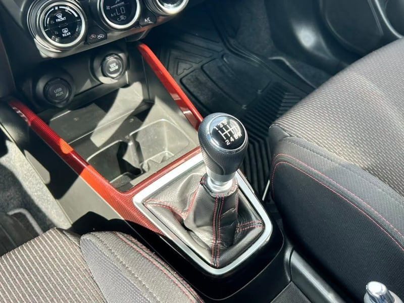 Suzuki SWIFT 2023 - Imagen 15 de 20