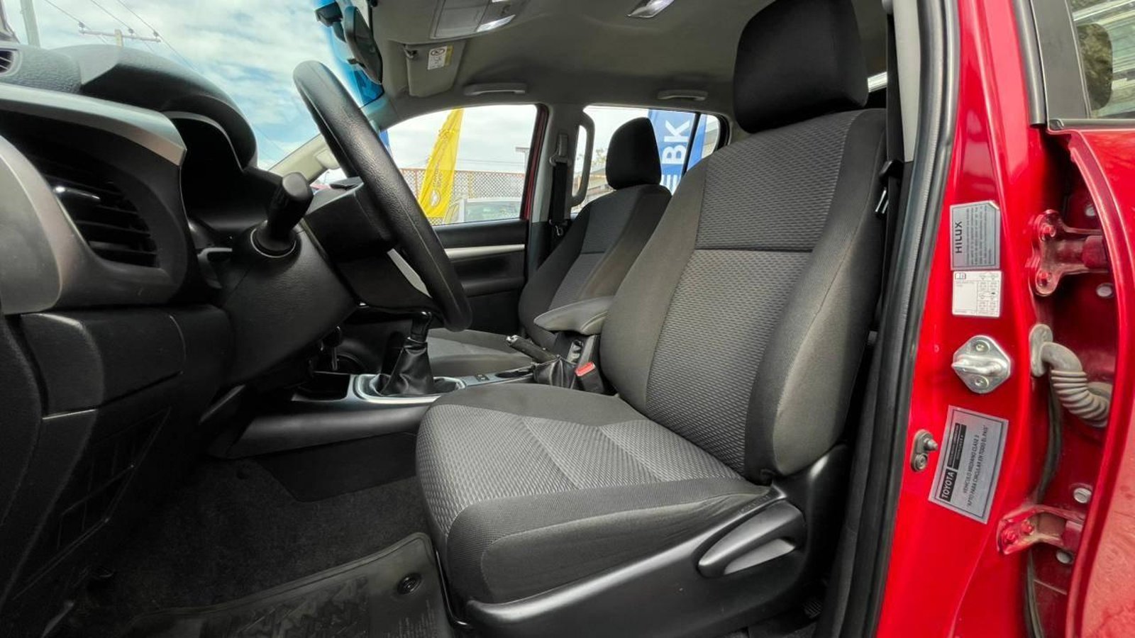 TOYOTA HILUX 2022 - Imagen 6 de 18
