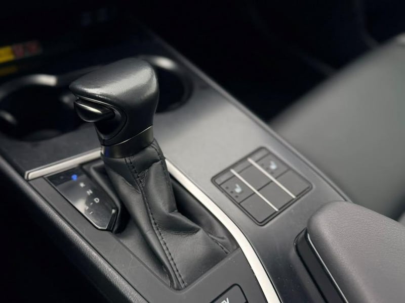 Lexus UX250H HATCH BACK 2.0 AUT 2023 - Imagen 15 de 20