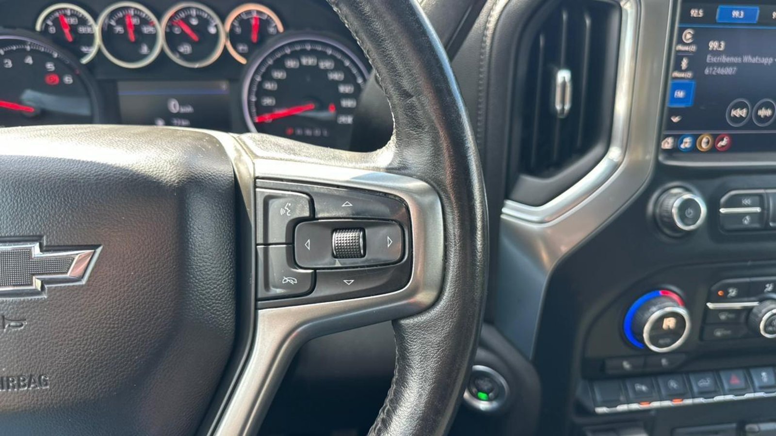 Chevrolet SILVERADO 5.3L DOBLE CAB 4P AT 2021 - Imagen 18 de 20