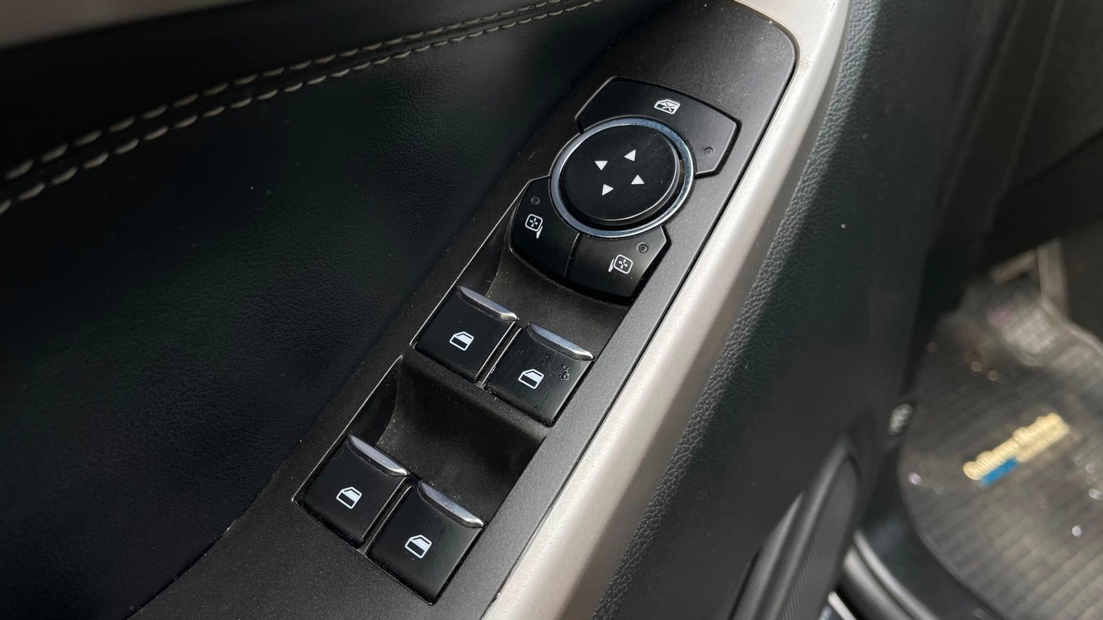 Ford EXPLORER 2024 - Imagen 16 de 18