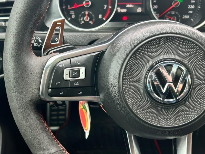Volkswagen GOLF 2017 - Imagen 18 de 20