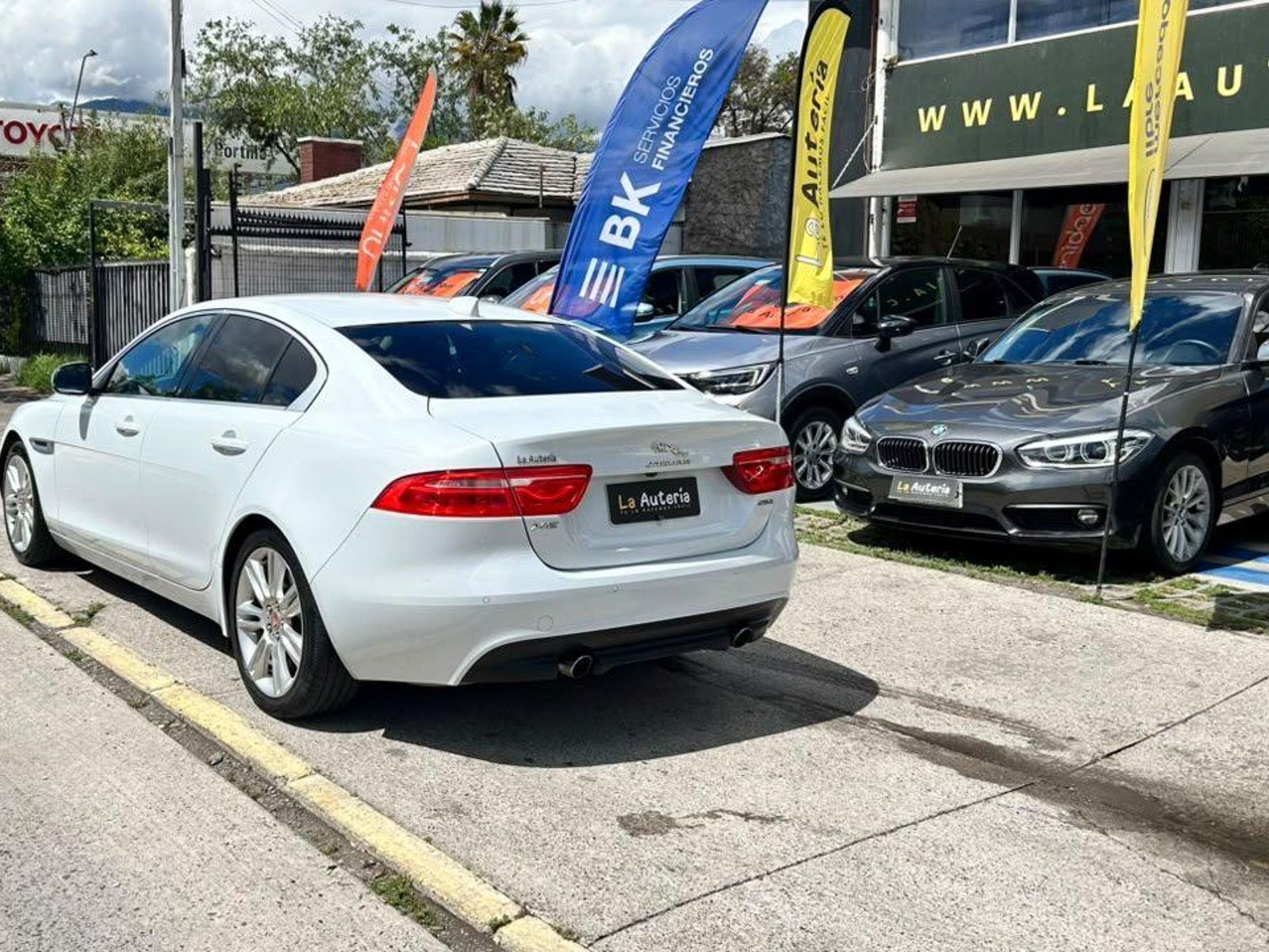 Jaguar XE 2018 - Foto 4 de 20