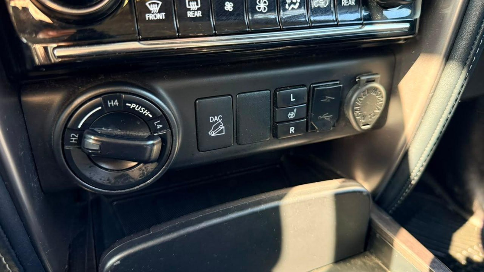 Toyota NEW FORTUNER SRX TDI 4X4 2.8 AUT 2022 - Imagen 14 de 20