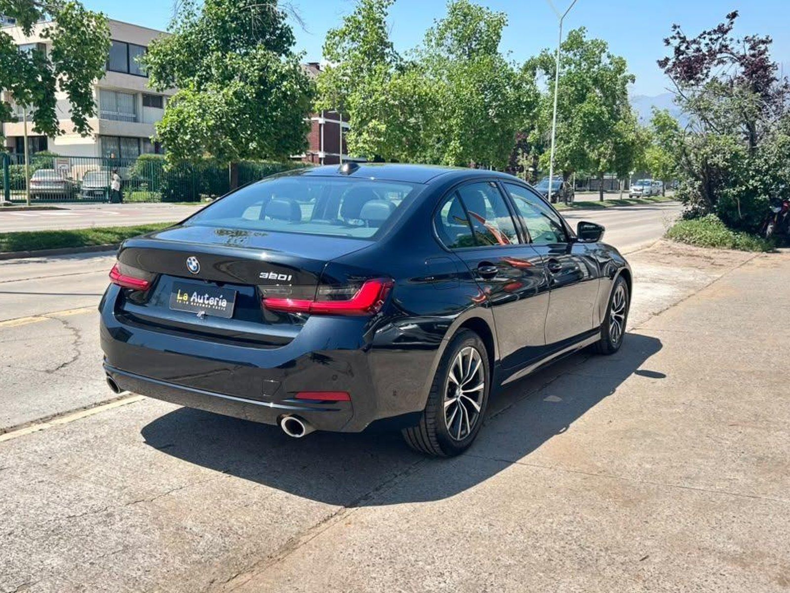 BMW 320I URBAN LCI 2023 - Foto 3 de 20