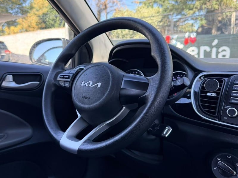Kia SOLUTO 2025 - Imagen 9 de 18