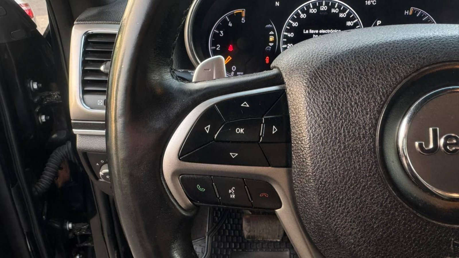 Jeep GRAND CHEROKEE 2019 - Imagen 16 de 20