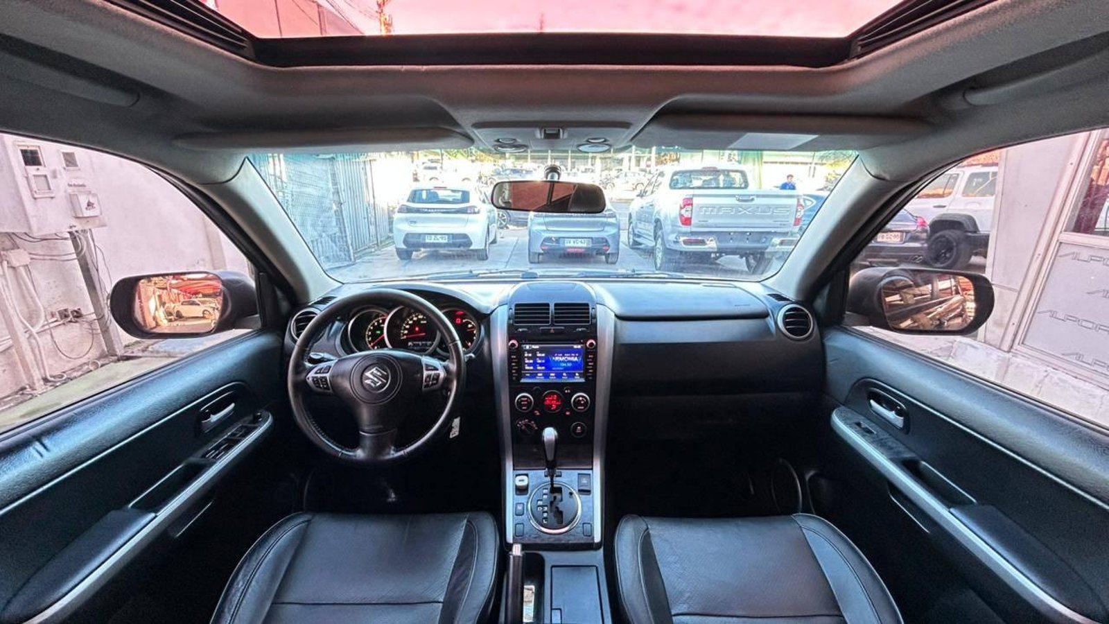 Suzuki GRAND NOMADE 2017 - Imagen 7 de 20
