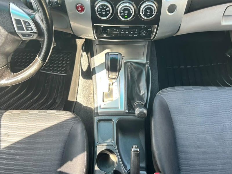 Mitsubishi MONTERO SPORT 2012 - Imagen 16 de 20