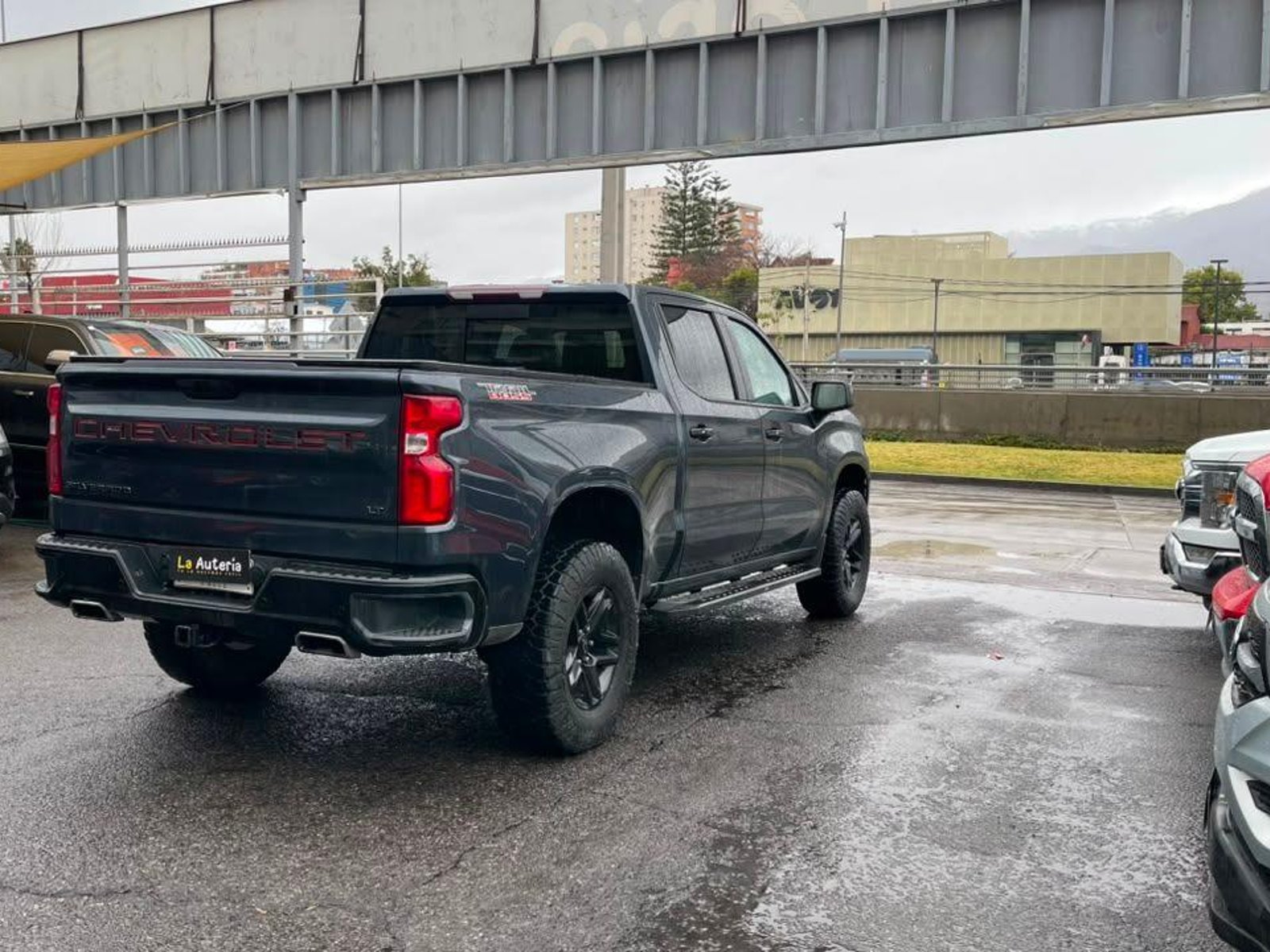 Chevrolet SILVERADO DCAB 5.3 AUT 2019 - Foto 3 de 14
