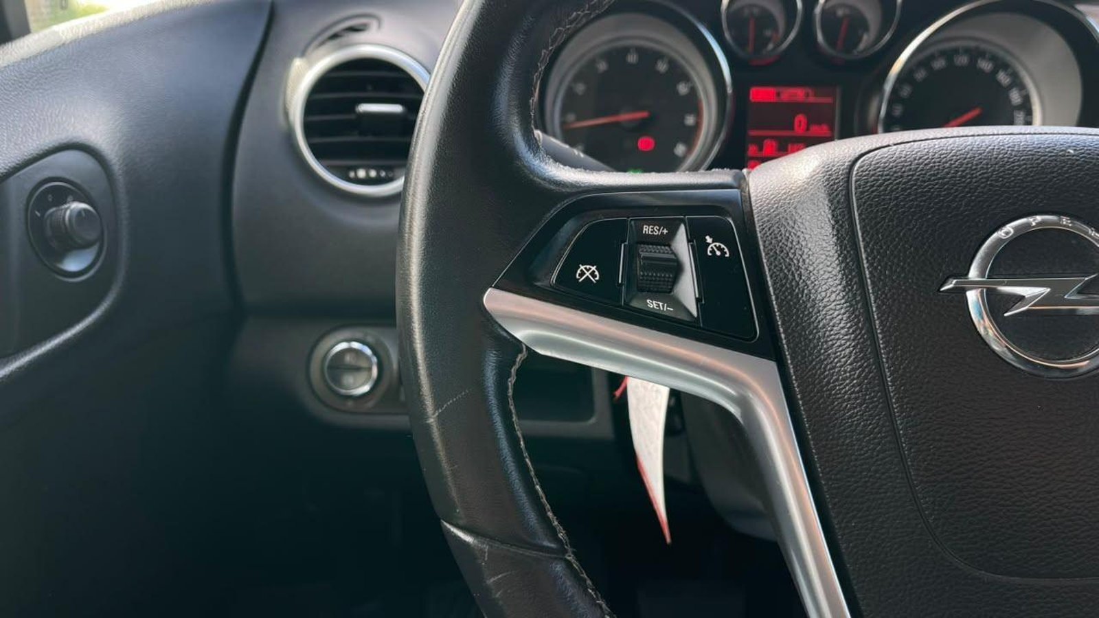 Opel MERIVA COSMO 1 4 AT 2017 - Imagen 9 de 14