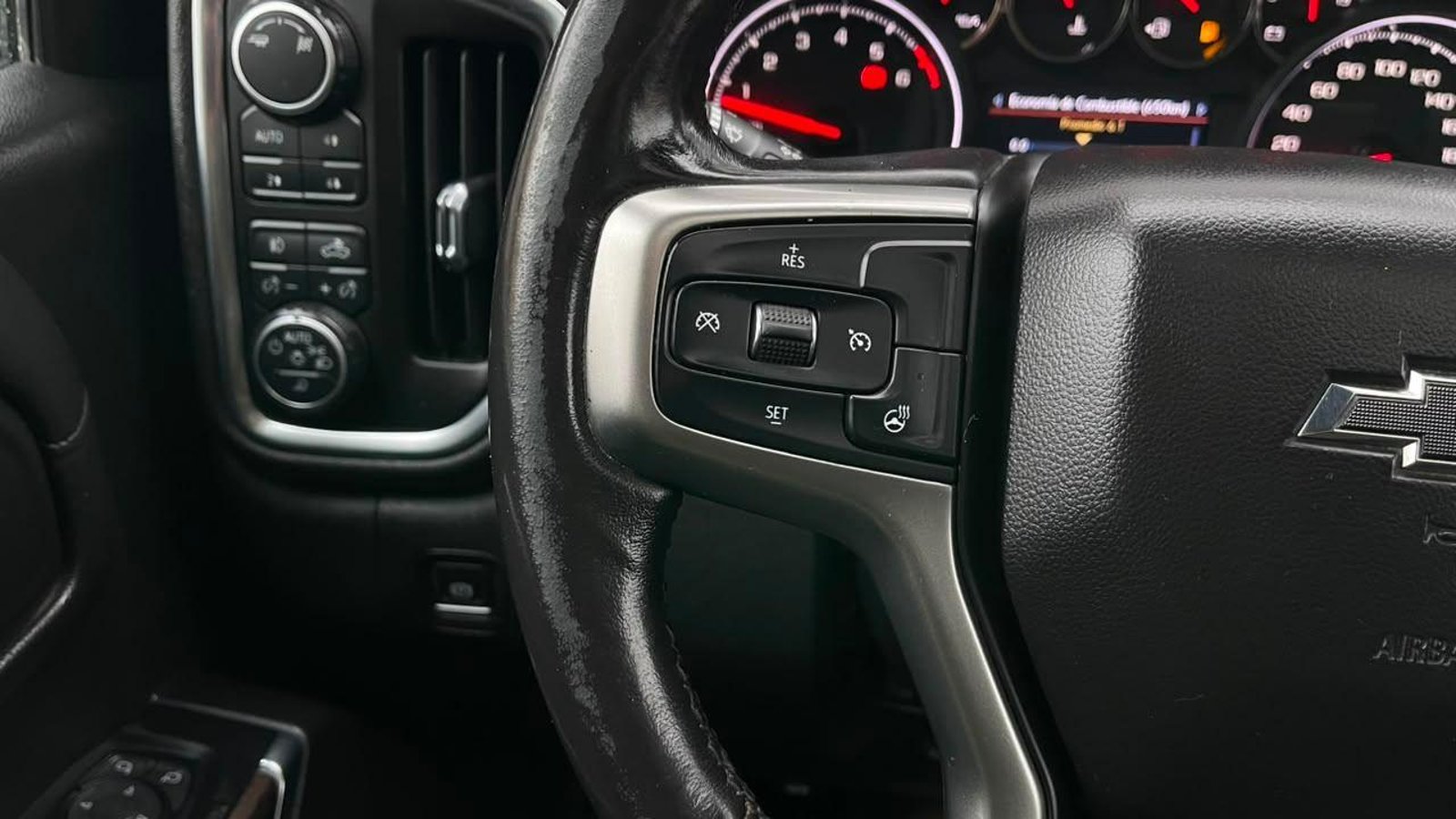 Chevrolet SILVERADO DCAB 5.3 AUT 2019 - Imagen 8 de 14