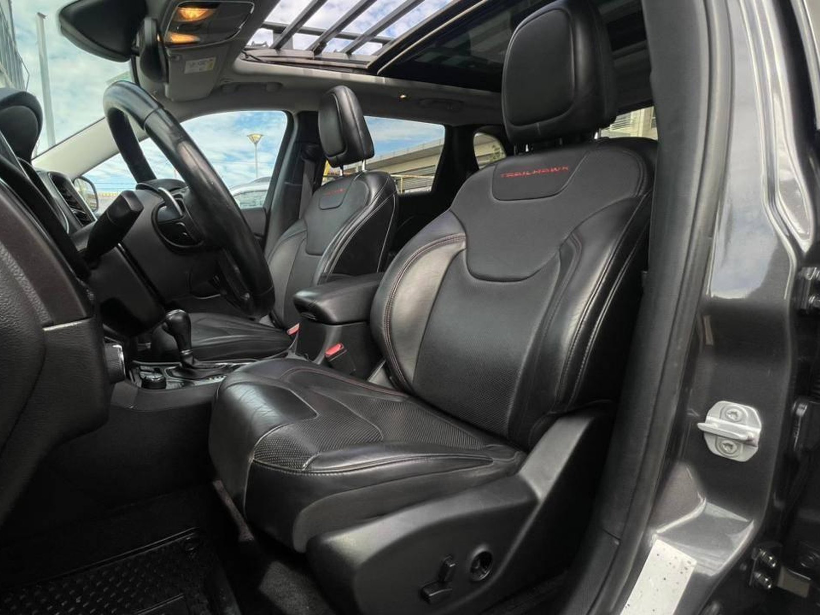 Jeep CHEROKEE TRAILHAWK 4X4 3.2 AUT 2019 - Foto 5 de 18