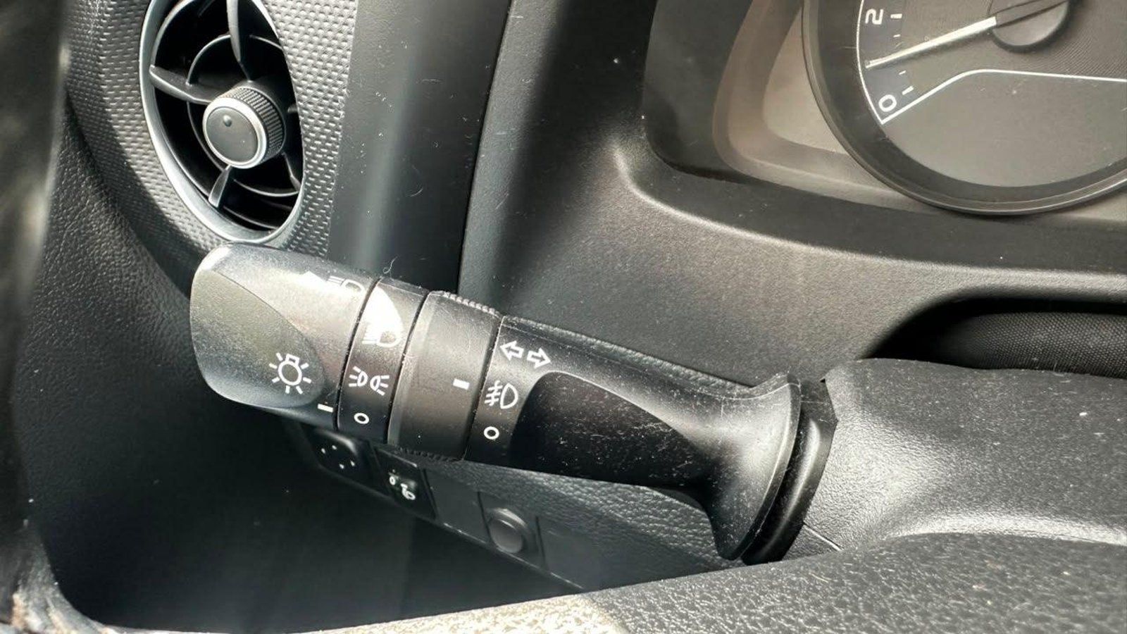 Toyota AURIS HATCH BACK 1.6 AUT 2019 - Imagen 16 de 19