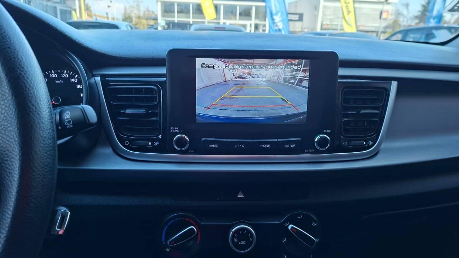 Kia RIO 5 2019 - Imagen 8 de 18