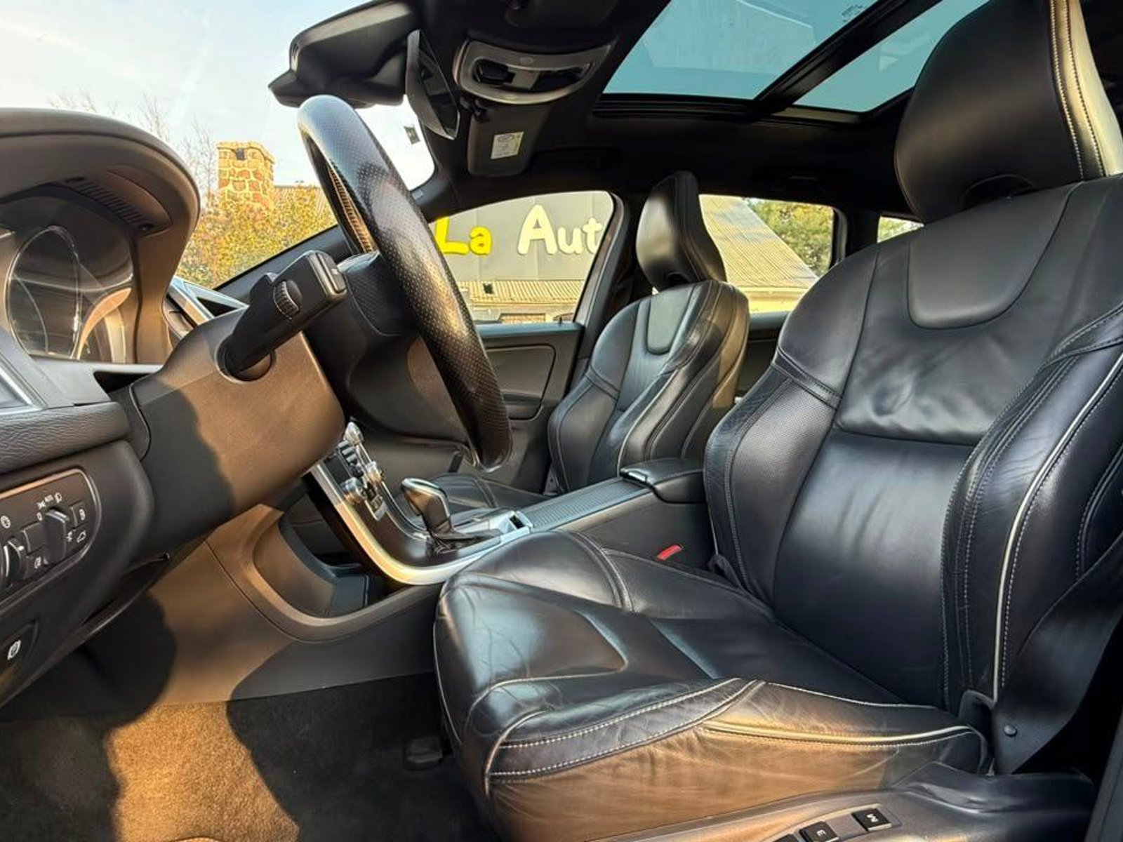 Volvo XC60 2016 - Foto 5 de 20