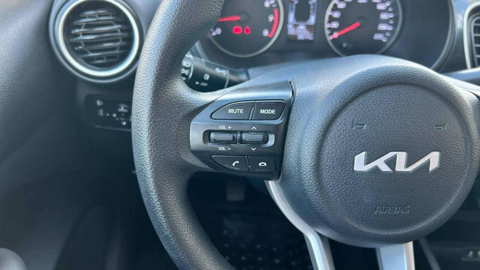 Kia SOLUTO 2026 - Imagen 17 de 20