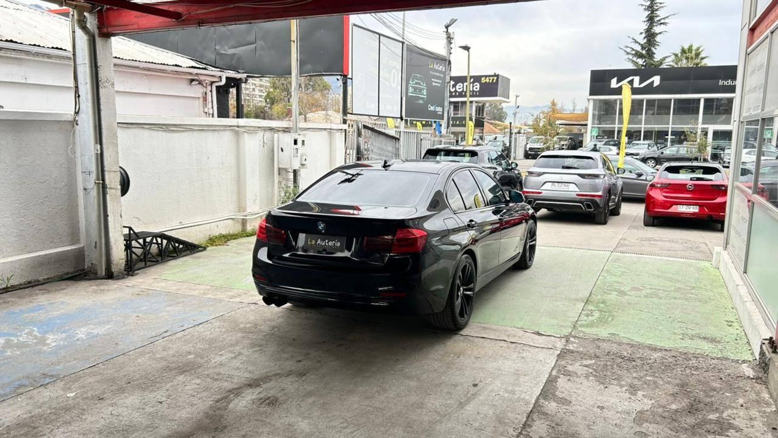 BMW 320i 2017 - Imagen 3 de 20