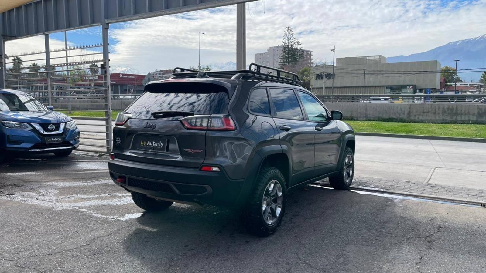 Jeep CHEROKEE TRAILHAWK 4X4 3.2 AUT 2019 - Imagen 3 de 18