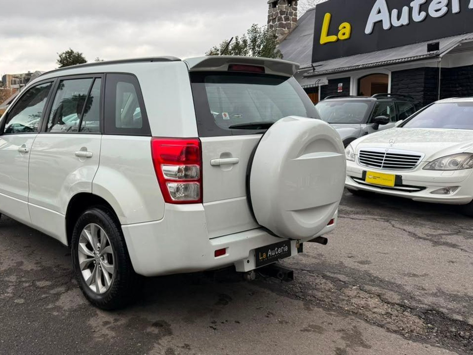 Suzuki GRAND NOMADE 2015 - Foto 4 de 18