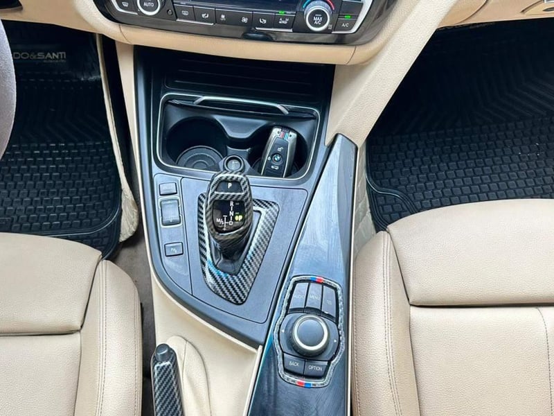 BMW 320i 2017 - Imagen 13 de 20