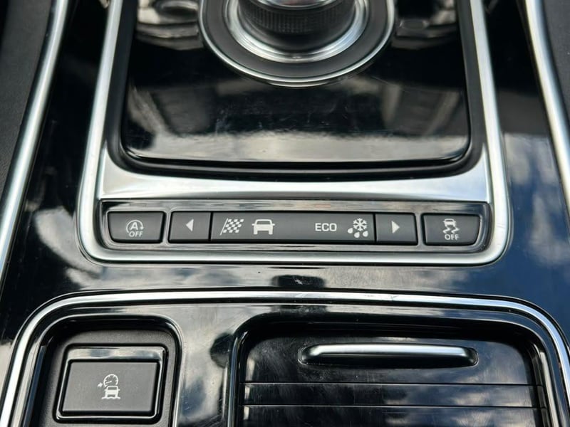 Jaguar XE 2018 - Imagen 14 de 20