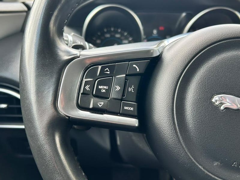 Jaguar XE 2018 - Imagen 19 de 20