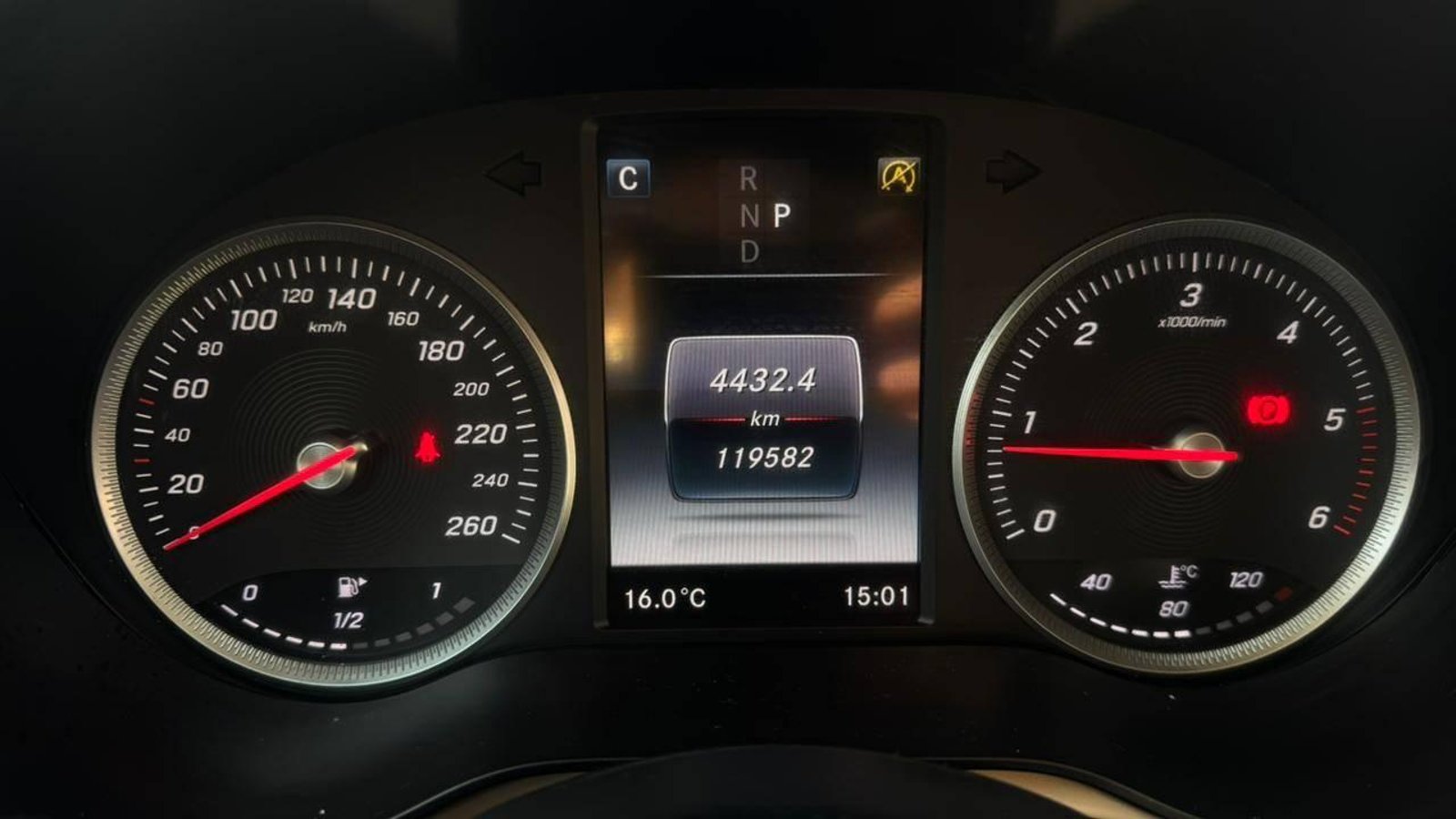 MERCEDES BENZ GLC 220d 2016 - Foto 5 de 20