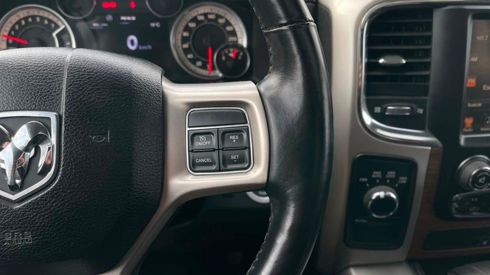 Dodge RAM 1500 LARAMIE 2017 - Imagen 12 de 16