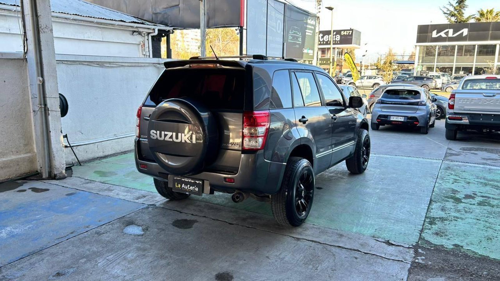 Suzuki GRAND NOMADE 2017 - Imagen 3 de 20