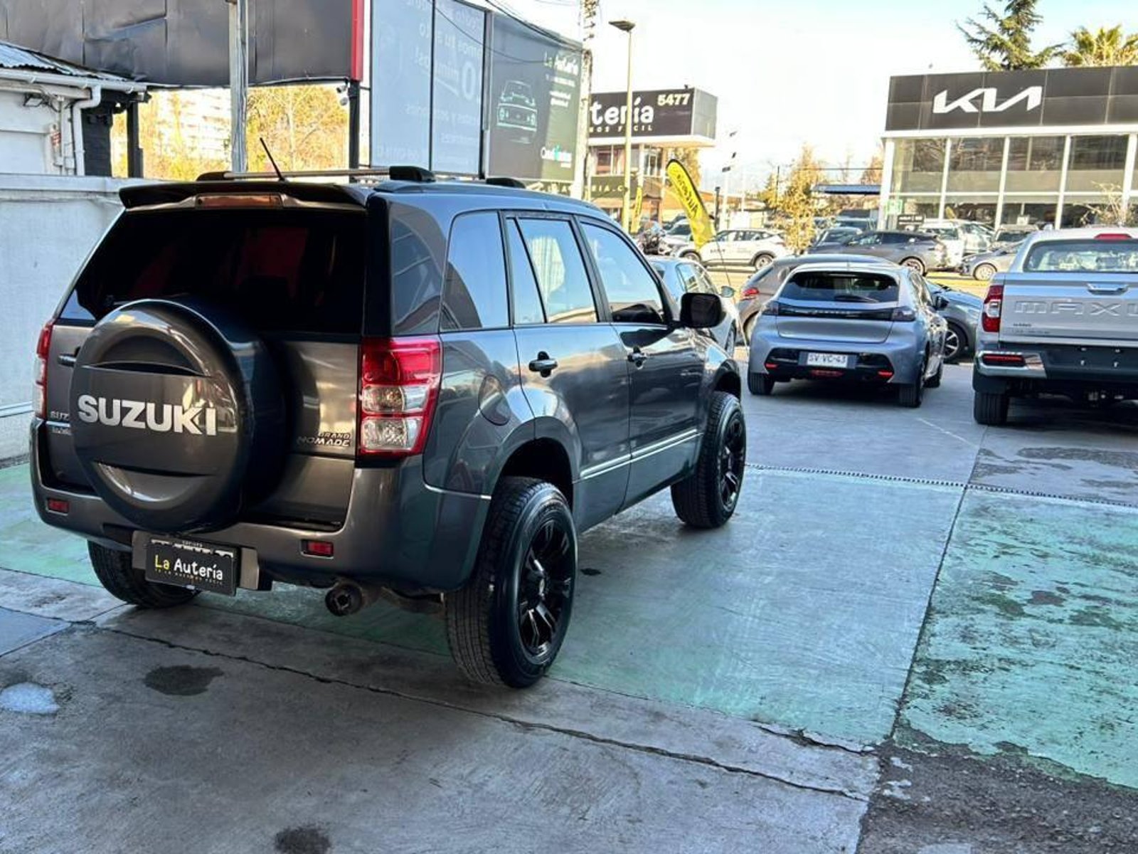 Suzuki GRAND NOMADE 2017 - Foto 3 de 20