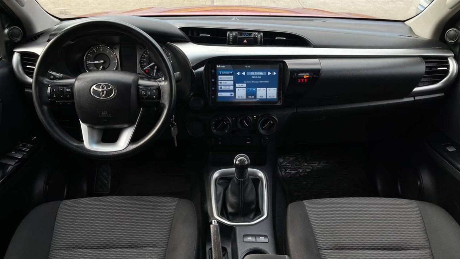 TOYOTA HILUX 2022 - Imagen 11 de 18