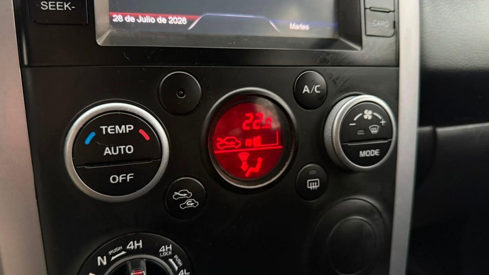 Suzuki GRAND NOMADE 2015 - Imagen 11 de 18