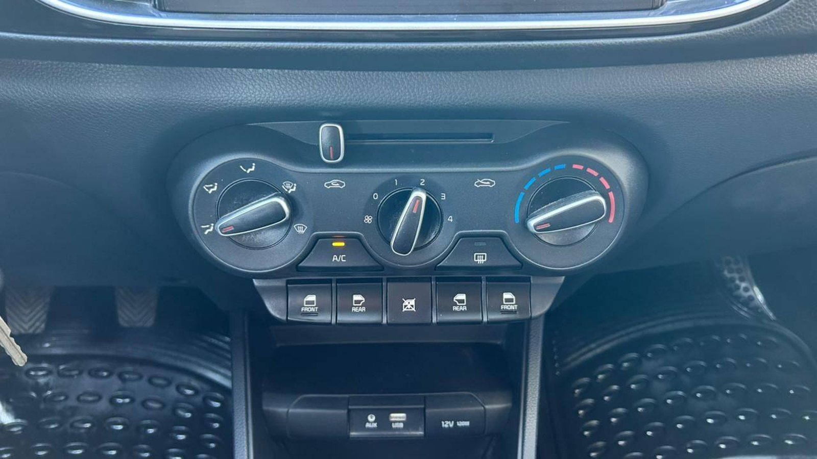 Kia SOLUTO 2026 - Imagen 16 de 20