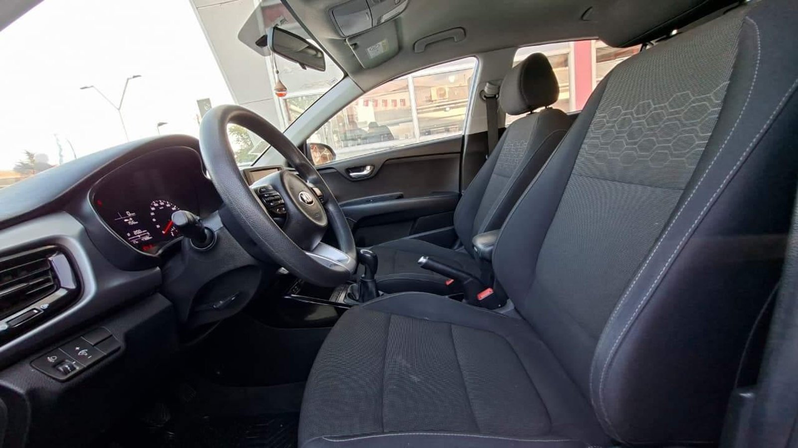 Kia RIO 5 2019 - Imagen 13 de 18