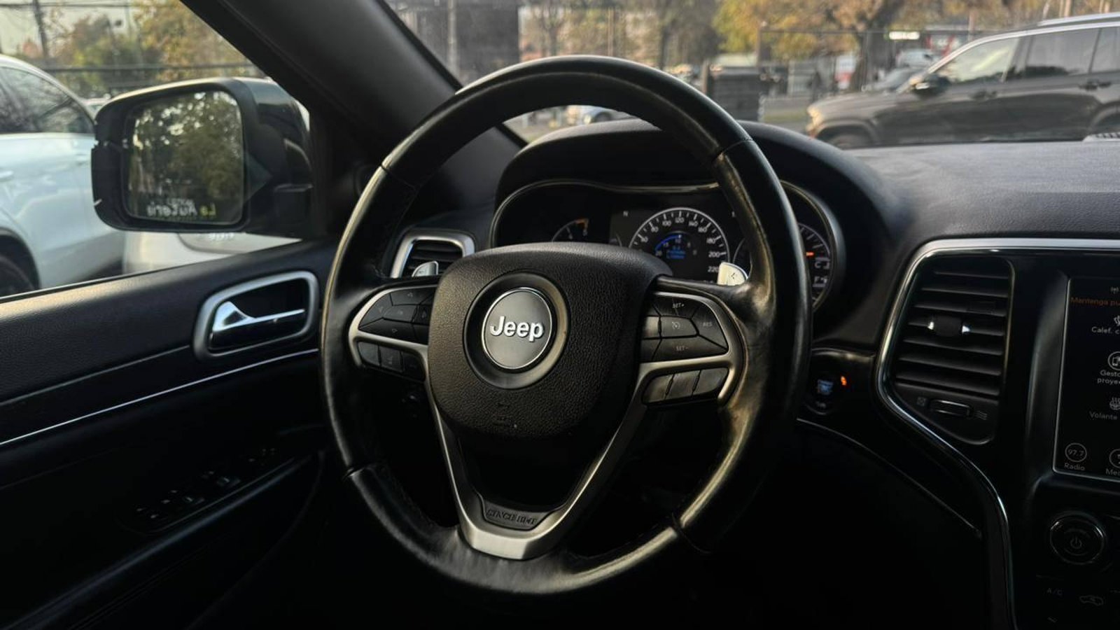 Jeep GRAND CHEROKEE 2019 - Imagen 13 de 20