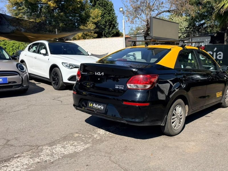 Kia SOLUTO 2025 - Imagen 4 de 18