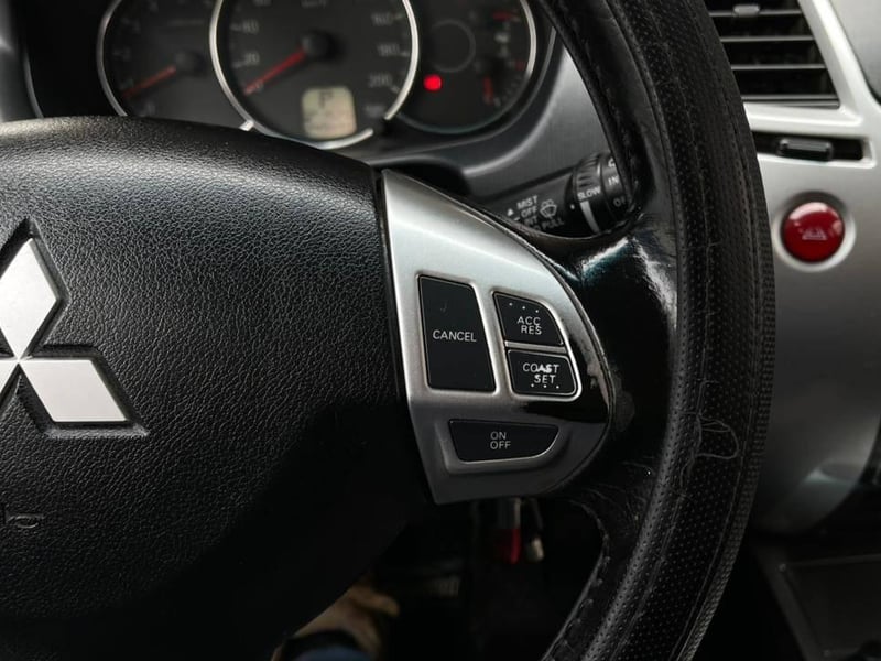Mitsubishi Montero Sport 2013 - Imagen 12 de 14