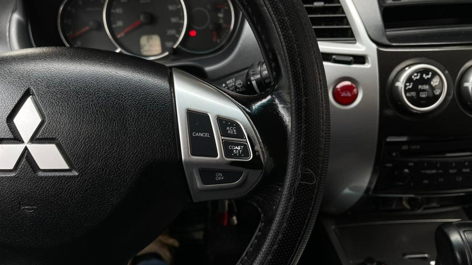 Mitsubishi Montero Sport 2013 - Imagen 12 de 14