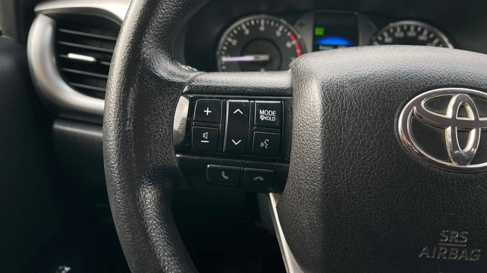 TOYOTA HILUX 2022 - Imagen 12 de 18