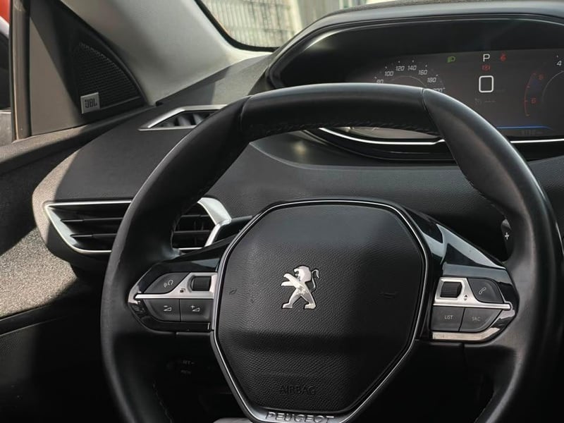 Peugeot 5008 2021 - Imagen 9 de 17
